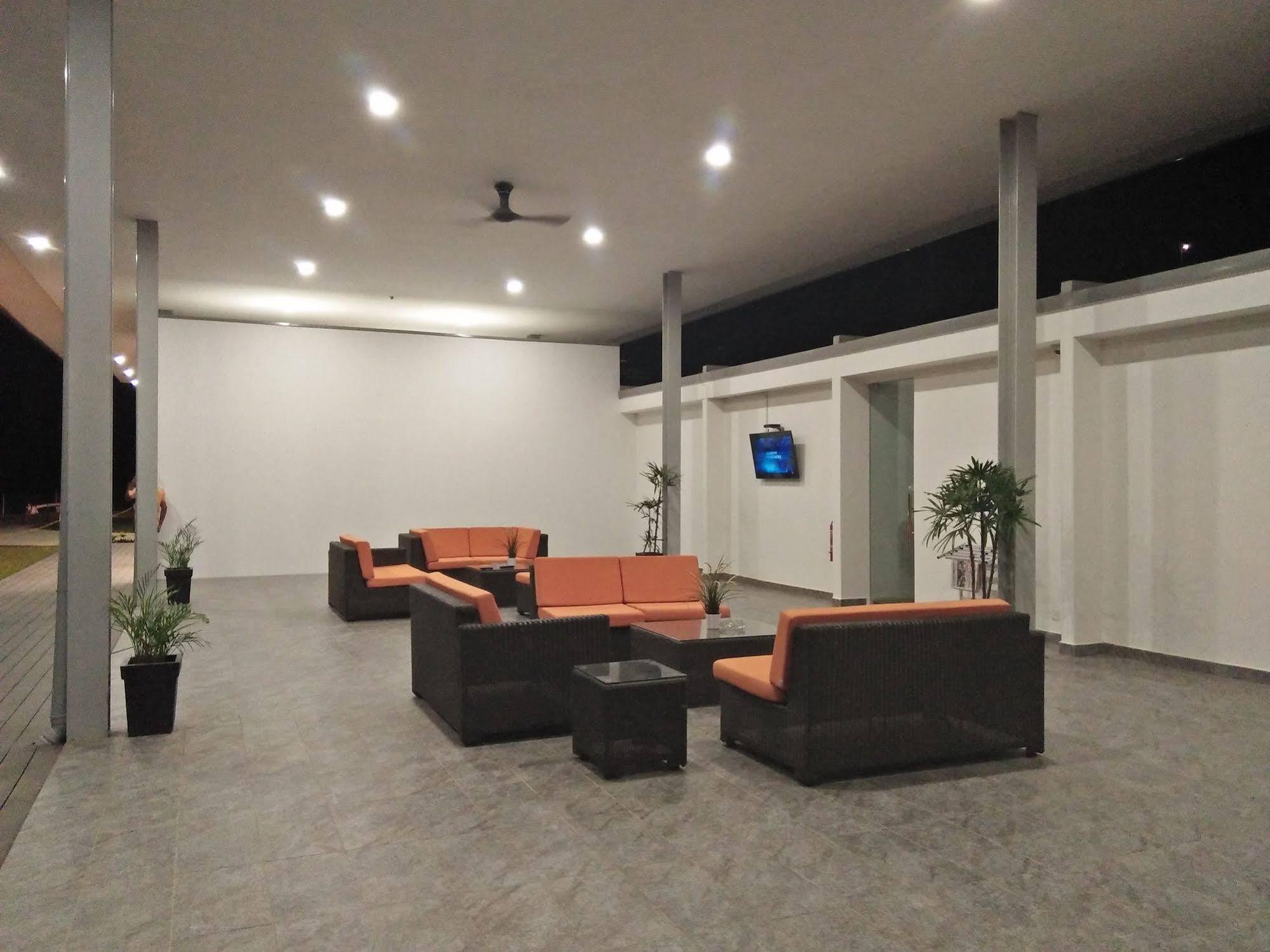 Lakeview Terrace Resort Пенгеранг Екстериор снимка