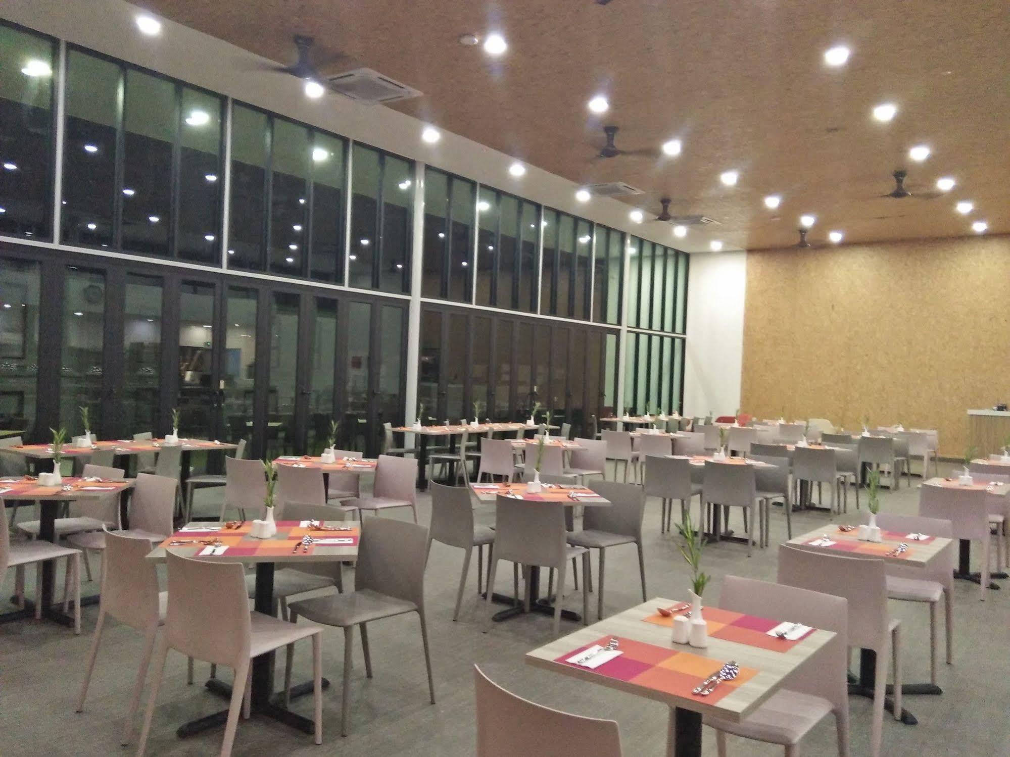 Lakeview Terrace Resort Пенгеранг Екстериор снимка