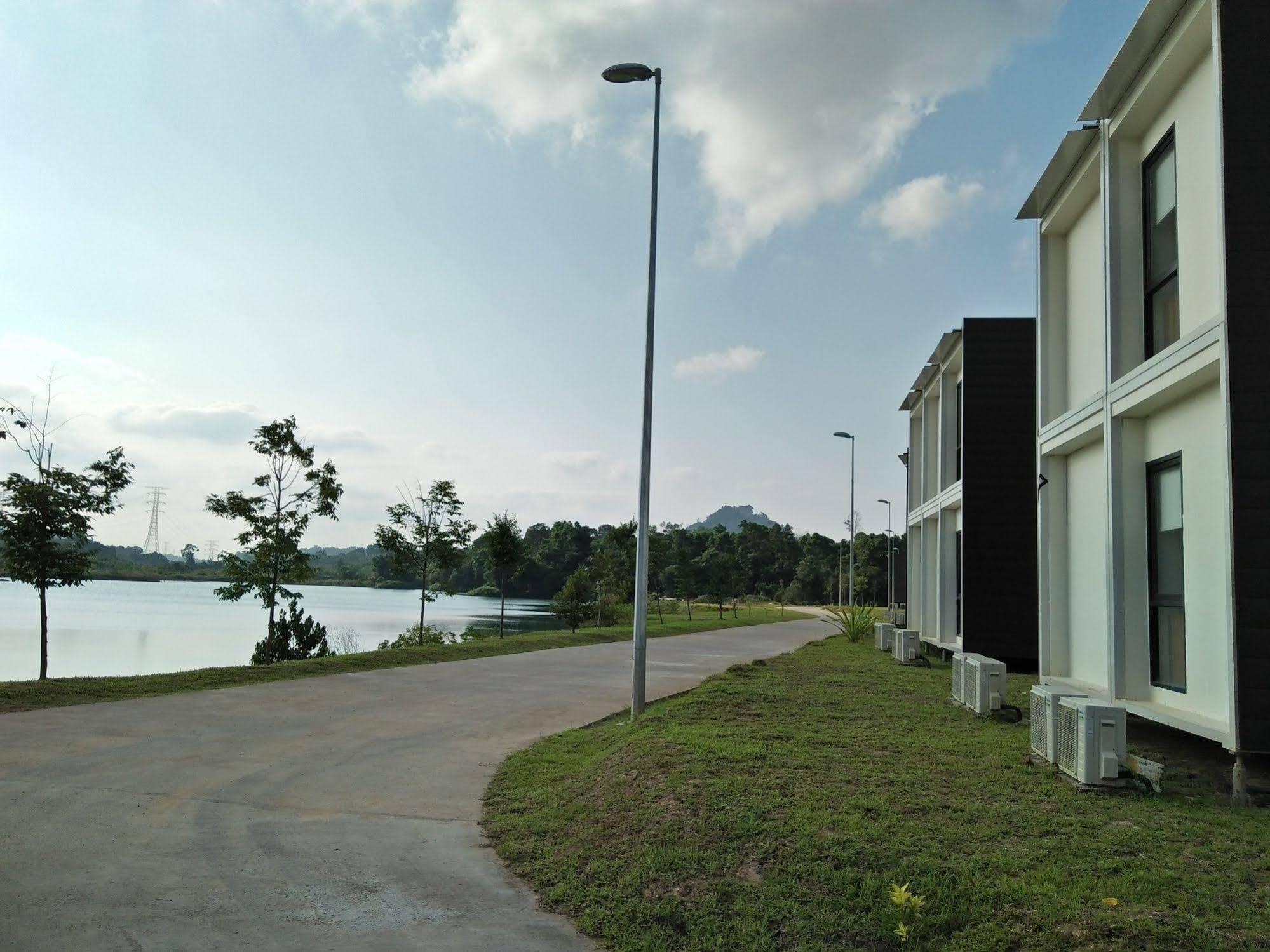 Lakeview Terrace Resort Пенгеранг Екстериор снимка
