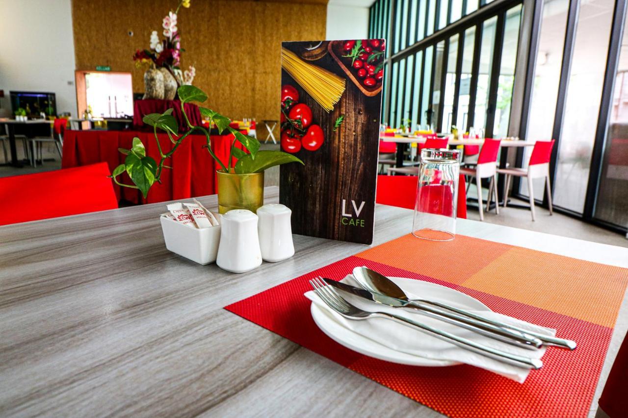 Lakeview Terrace Resort Пенгеранг Екстериор снимка