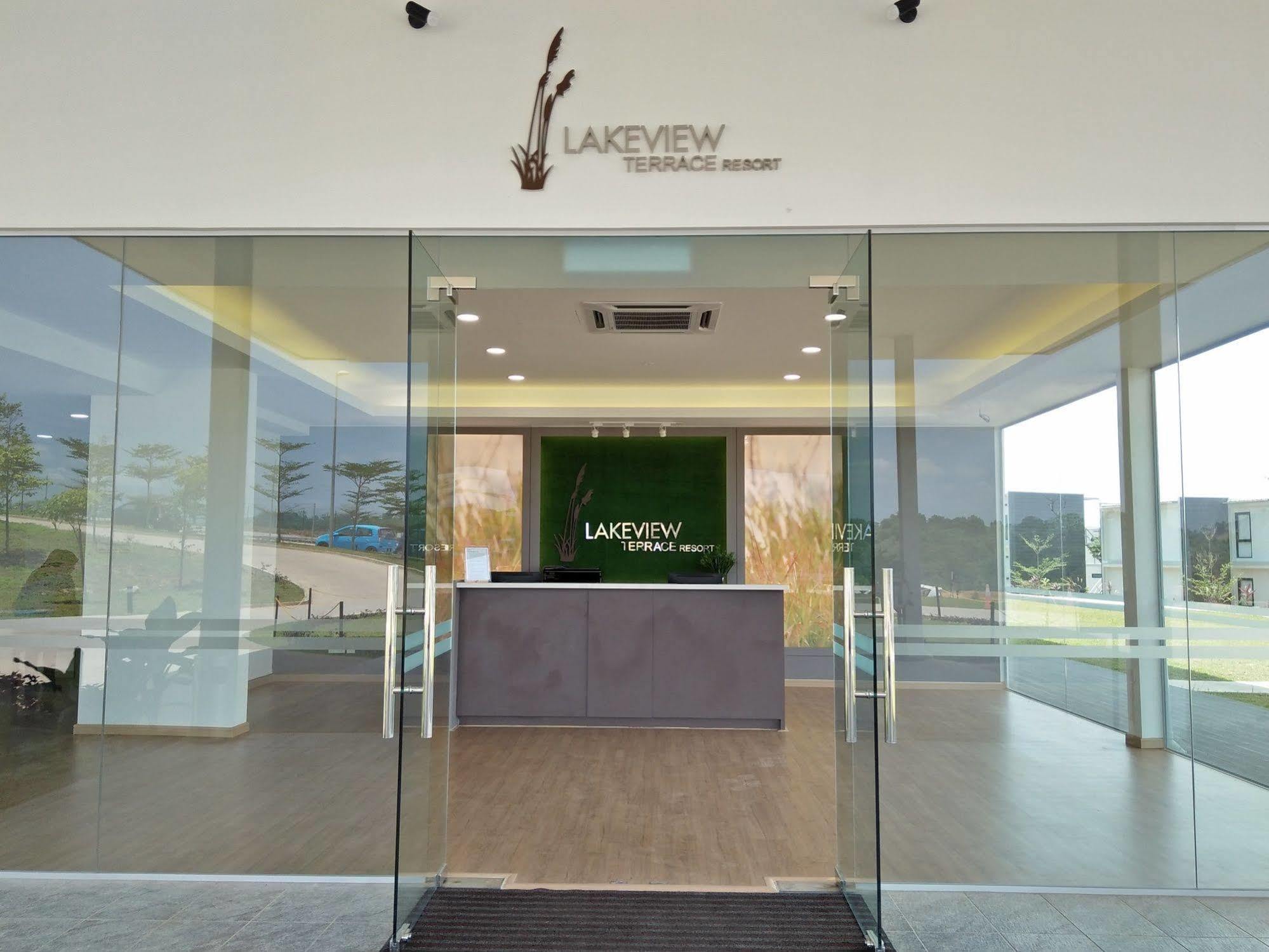 Lakeview Terrace Resort Пенгеранг Екстериор снимка
